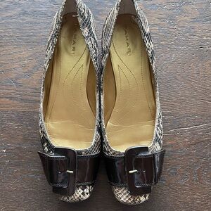 Tahari Jules Snake Skin Flats Size 8